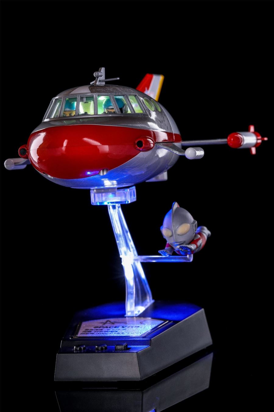 Q version of the floating Ultraman