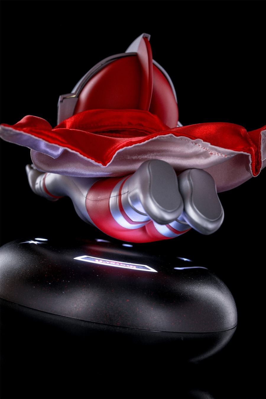 Q version of the floating Ultraman