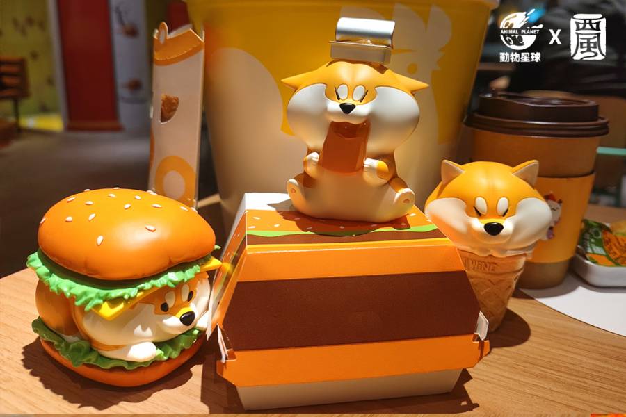 Achai Wolfberry Series 4 - Supreme Fast Food: Burgers, Chicken Nuggets, Ice Cream