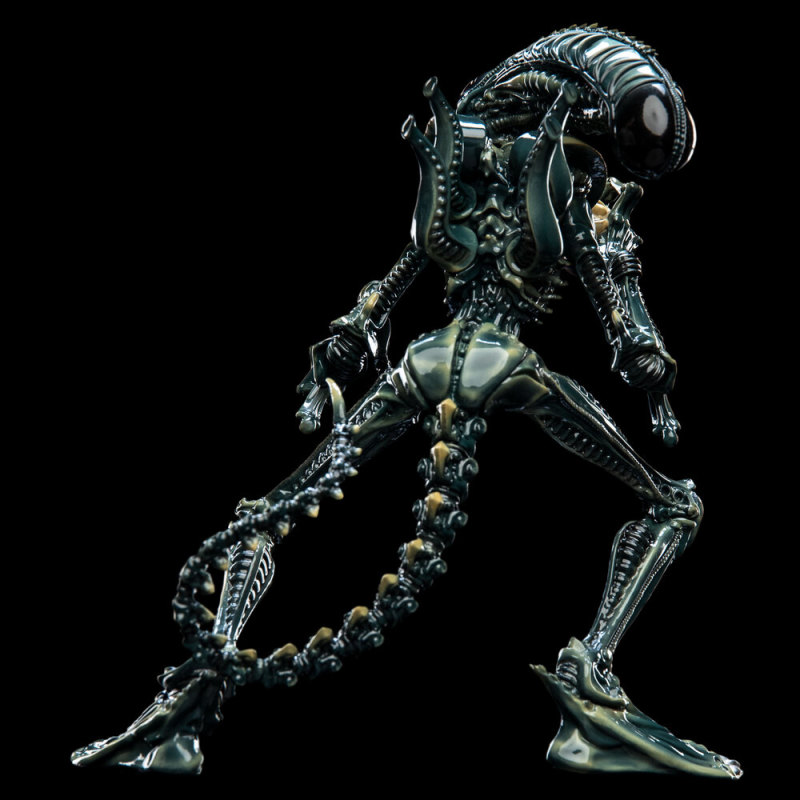 MINI EPICS: XENOMORPH WARRIOR Vinyl Figure