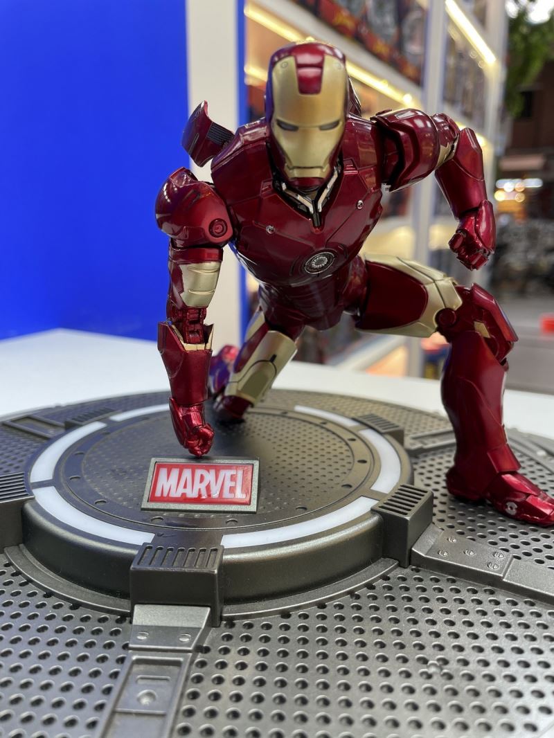 7 inch Iron Man display platform (without doll)