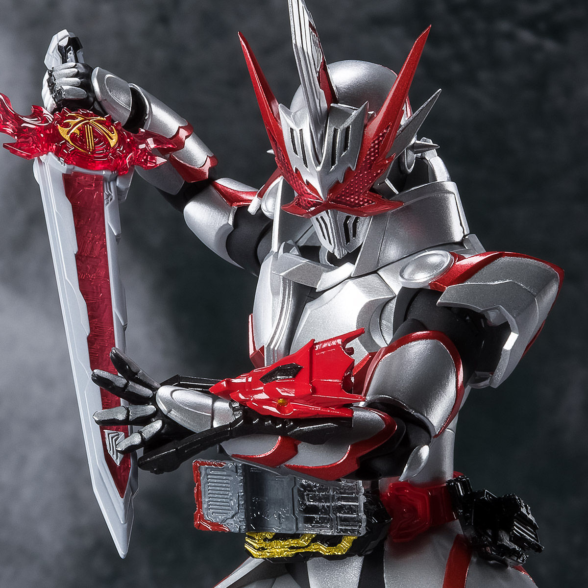 SHFiguarts Kamen Rider Saber Dragonic Knight
