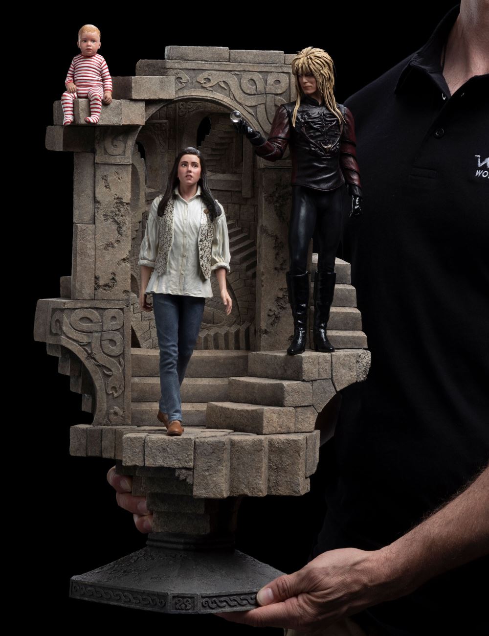 JARETH AND SARAH IN THE ILLUSIONARY MAZE 1/6