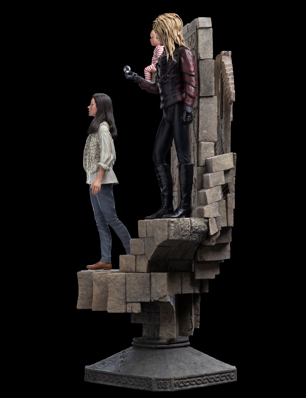 JARETH AND SARAH IN THE ILLUSIONARY MAZE 1/6