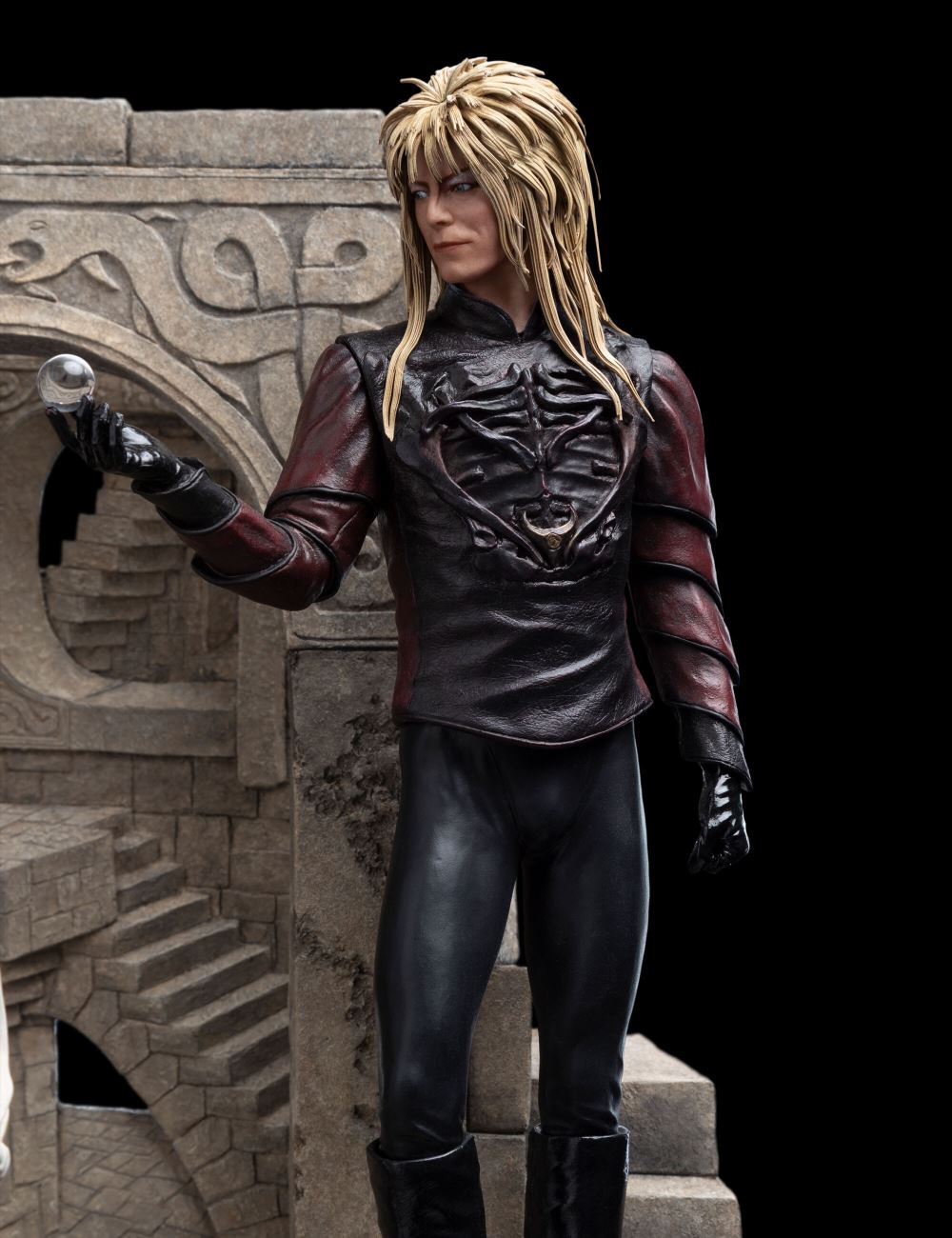 JARETH AND SARAH IN THE ILLUSIONARY MAZE 1/6
