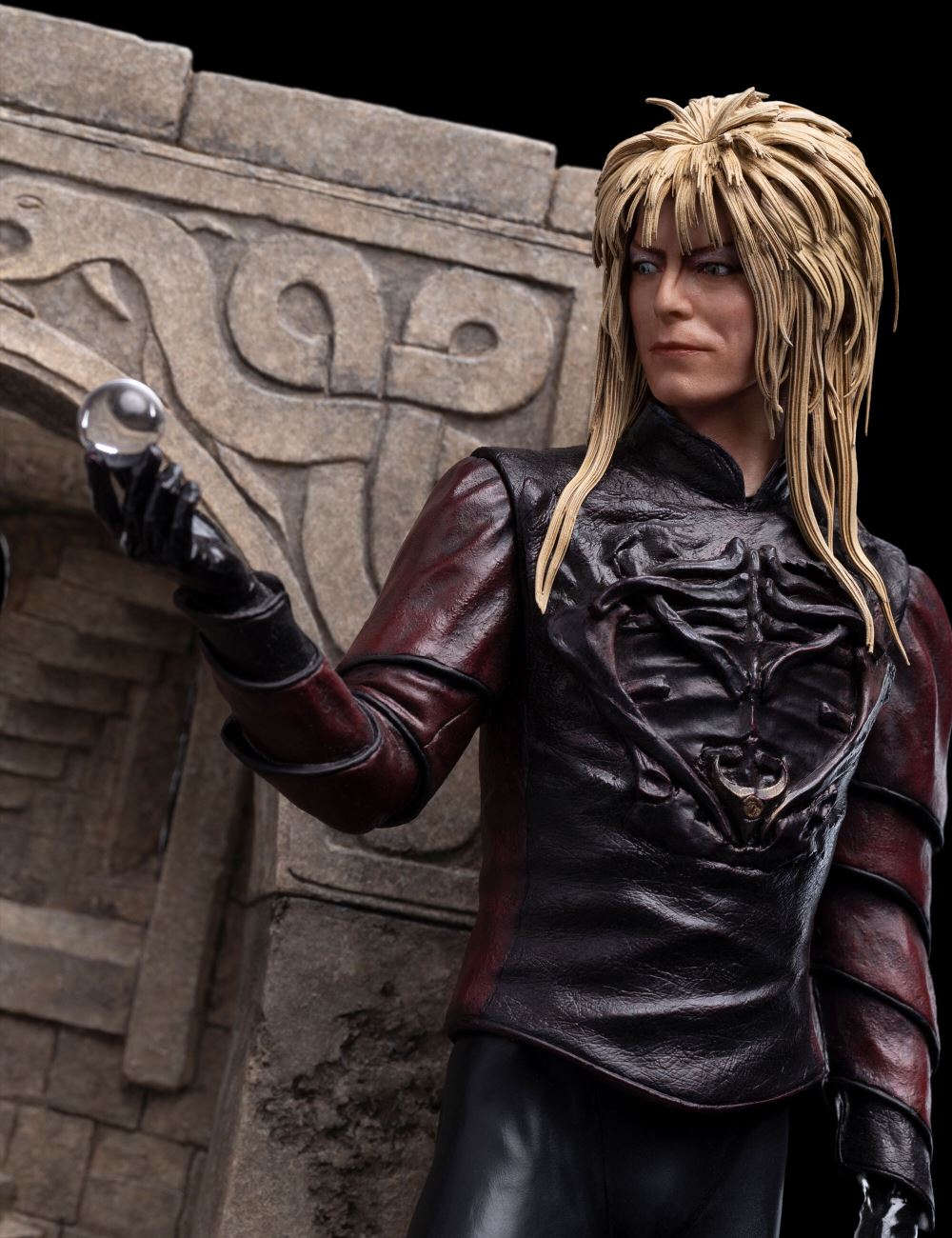 JARETH AND SARAH IN THE ILLUSIONARY MAZE 1/6