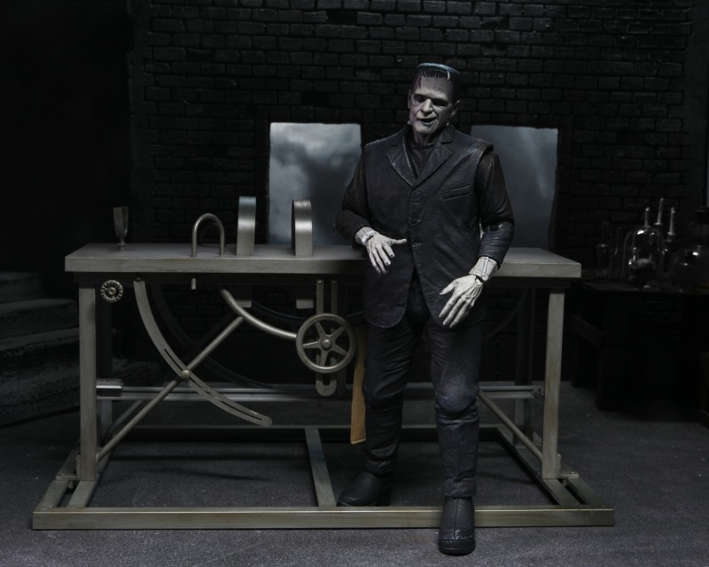 Universal Monsters – Frankenstein Accessory Set