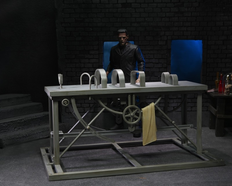 Universal Monsters – Frankenstein Accessory Set