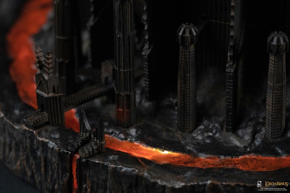 Lord of the Rings - Dark Lord Sauron/Sauron Helmet/Crown Statue 