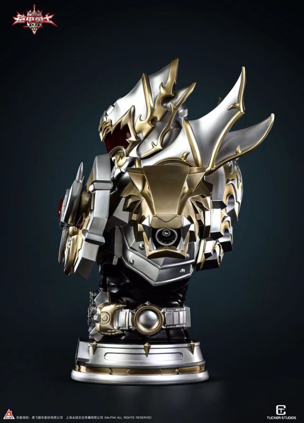 Armor warrior emperor statue