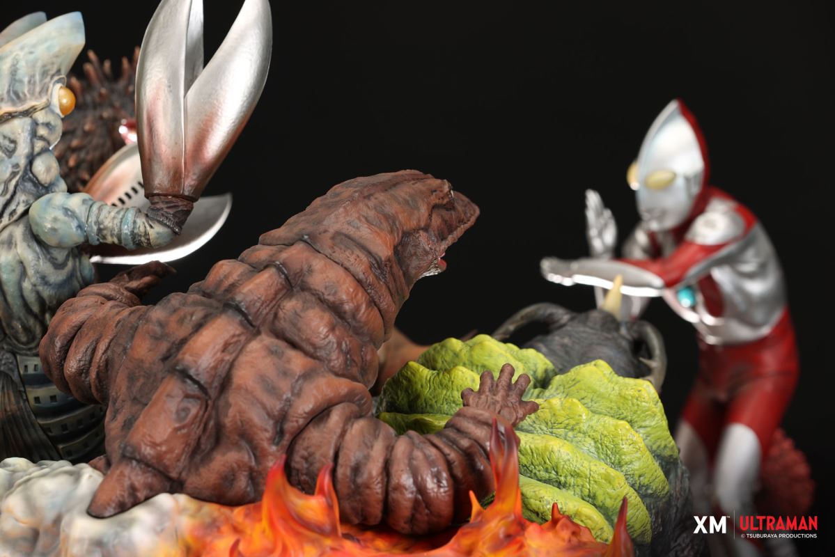 Ultraman VS Kaiju 30cm