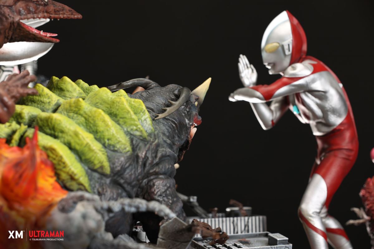 Ultraman VS Kaiju 30cm