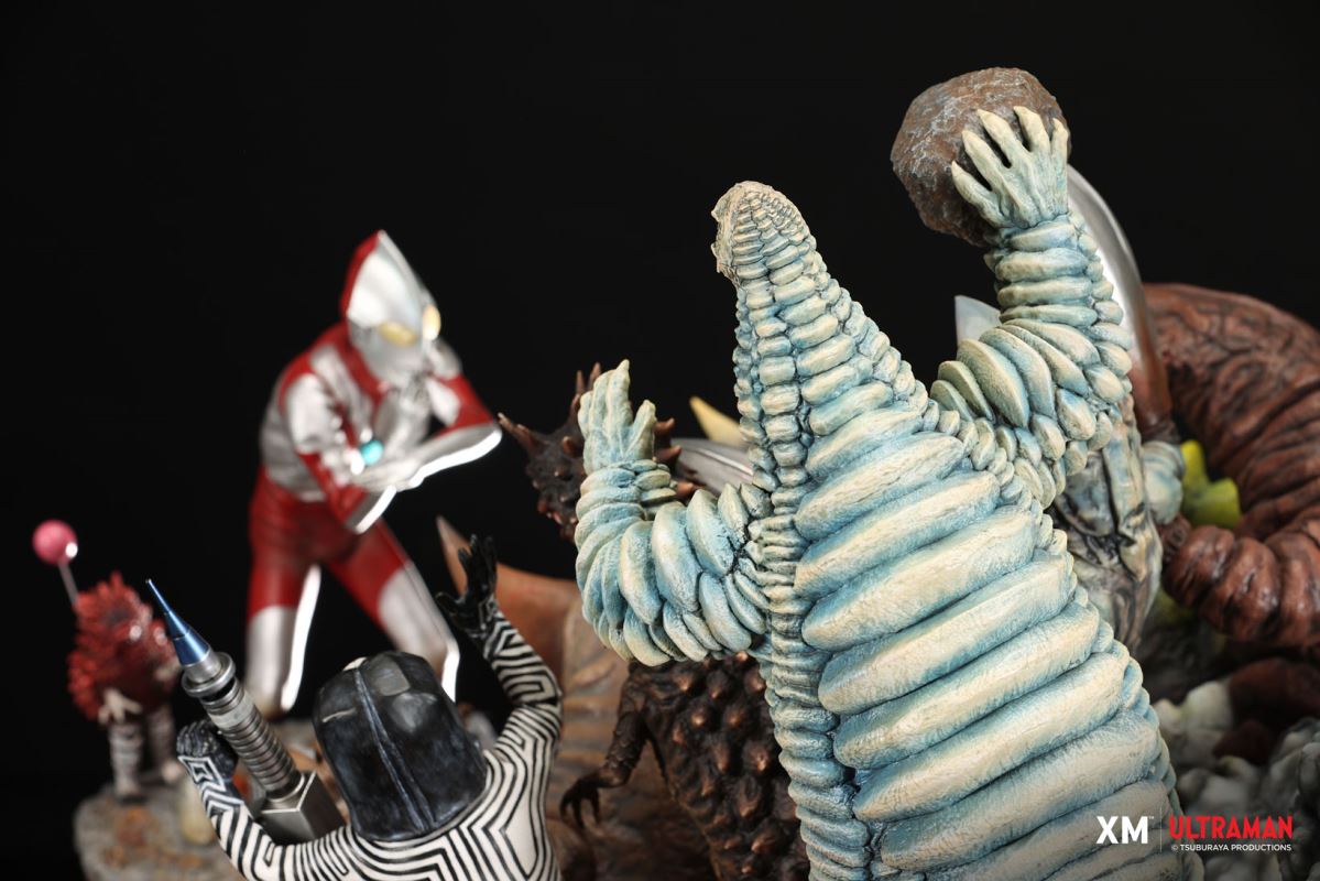 Ultraman VS Kaiju 30cm