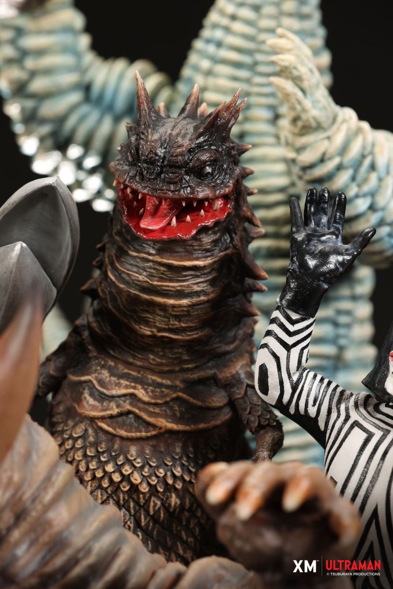 Ultraman VS Kaiju 30cm