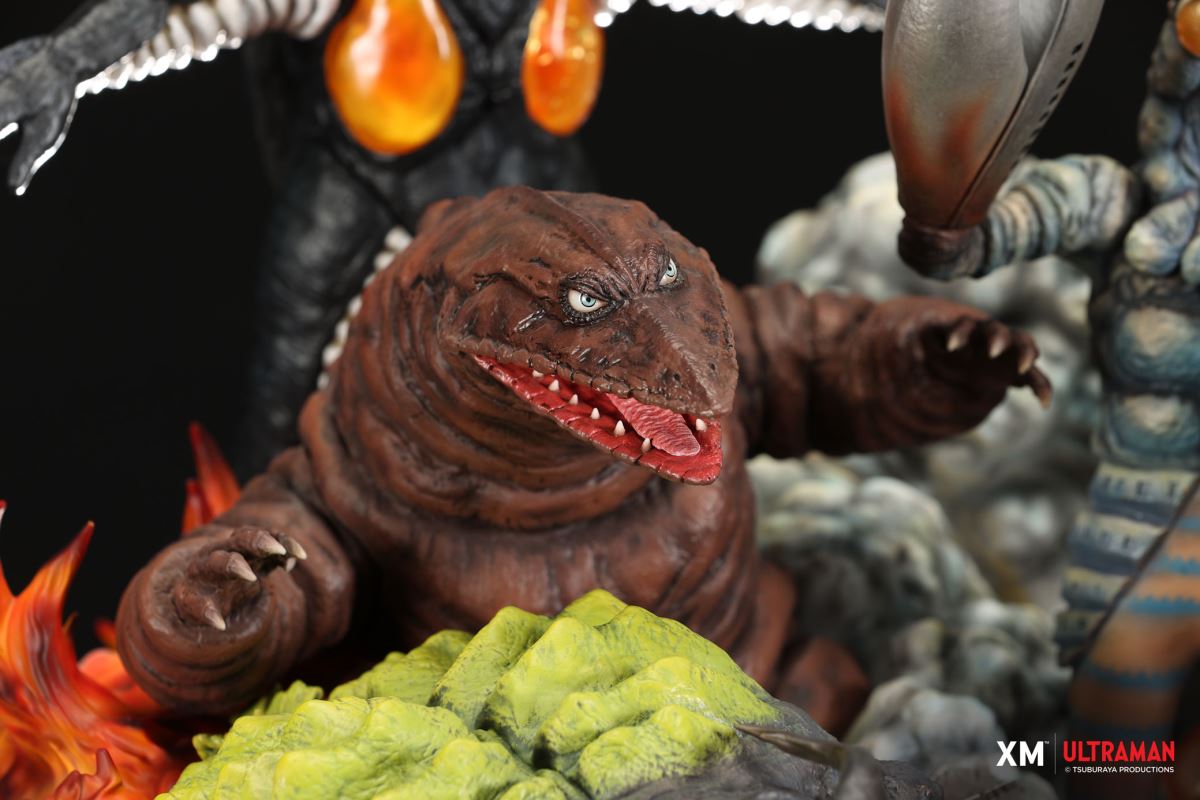 Ultraman VS Kaiju 30cm