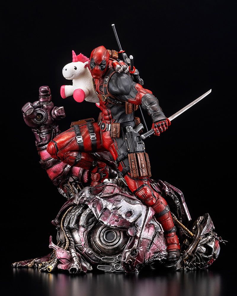 Deadpool FINE ART STATUE Signature Series Feat. Kucharek Brothers