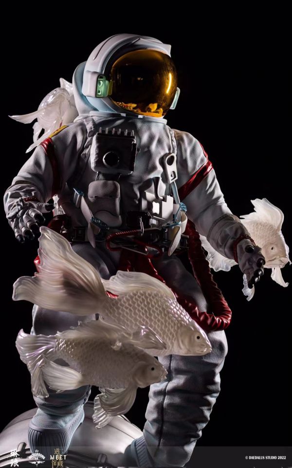 Unbounded Astronaut