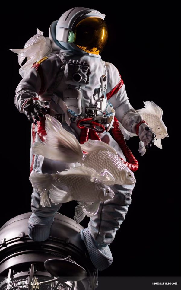 Unbounded Astronaut
