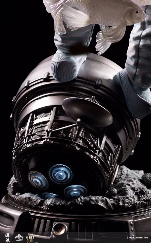 Unbounded Astronaut