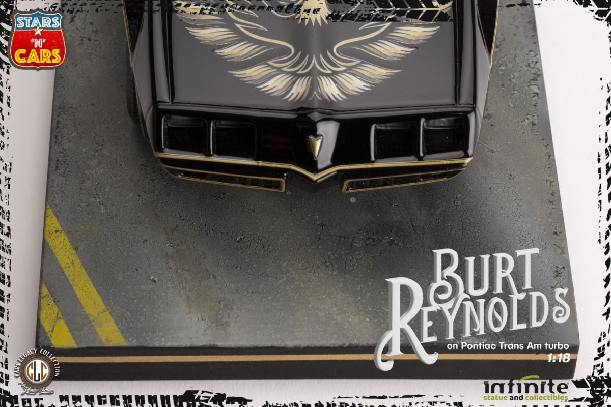 Burt Reynolds on the Pontiac Firebird Trans-Am 1/18
