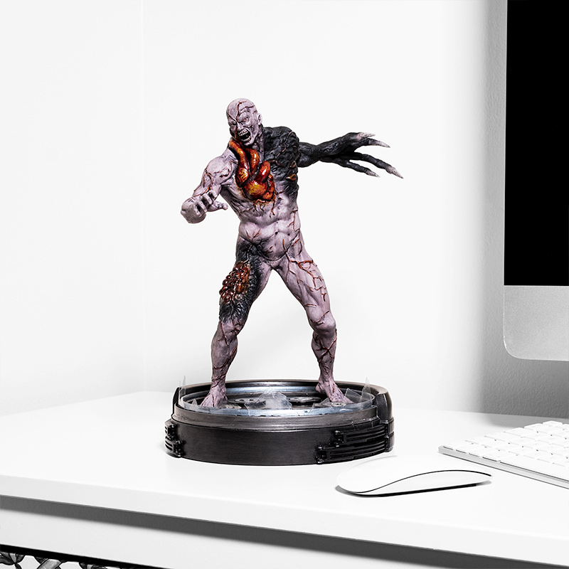 Resident Evil: the Tyrant-002 statue