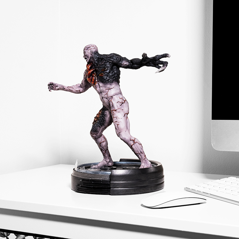 Resident Evil: the Tyrant-002 statue