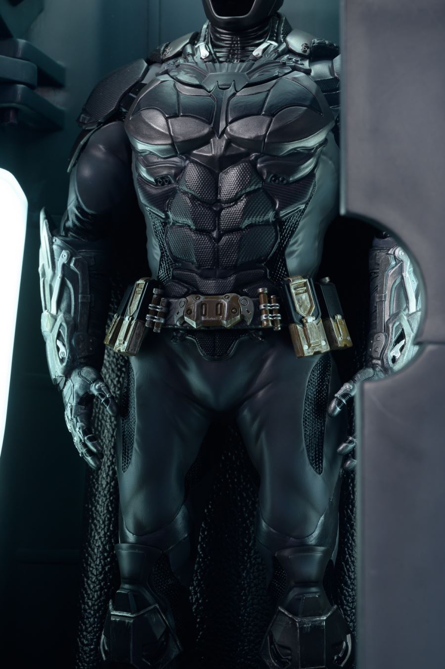 Arkham Knight Bat Armor v8.03 1/6