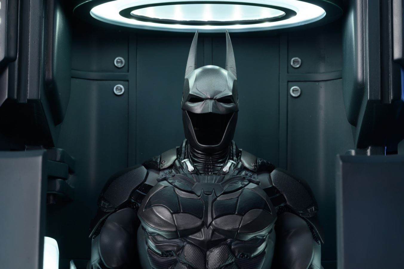 Arkham Knight Bat Armor v8.03 1/6
