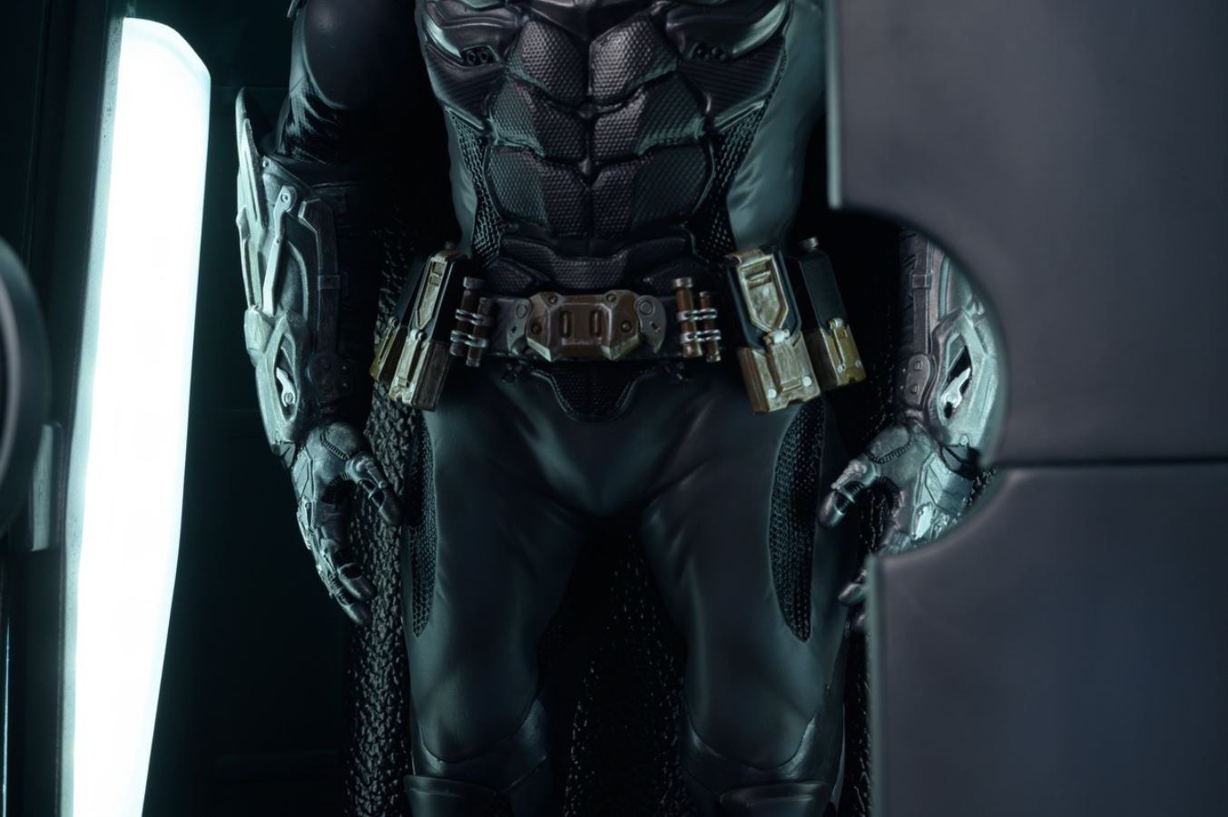Arkham Knight Bat Armor v8.03 1/6
