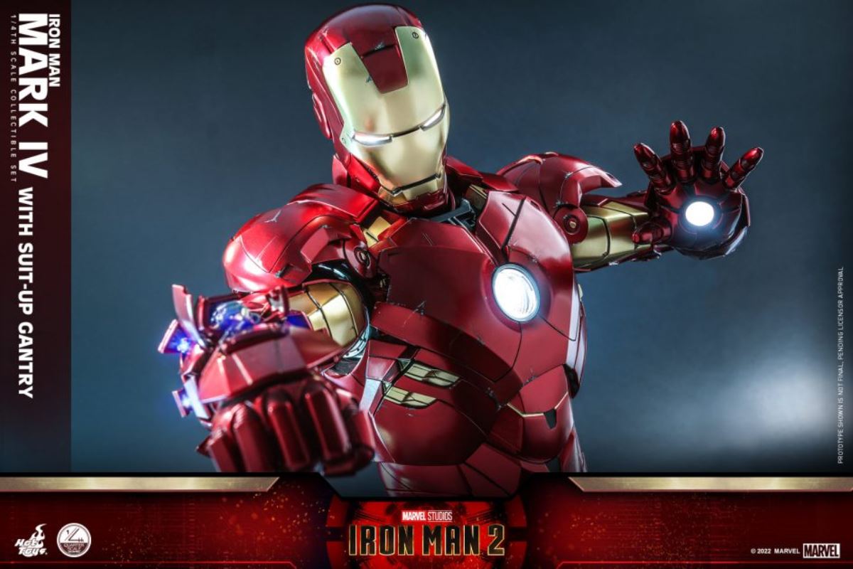 Iron Man Mark IV with Suit-Up Gantry Collectible Set