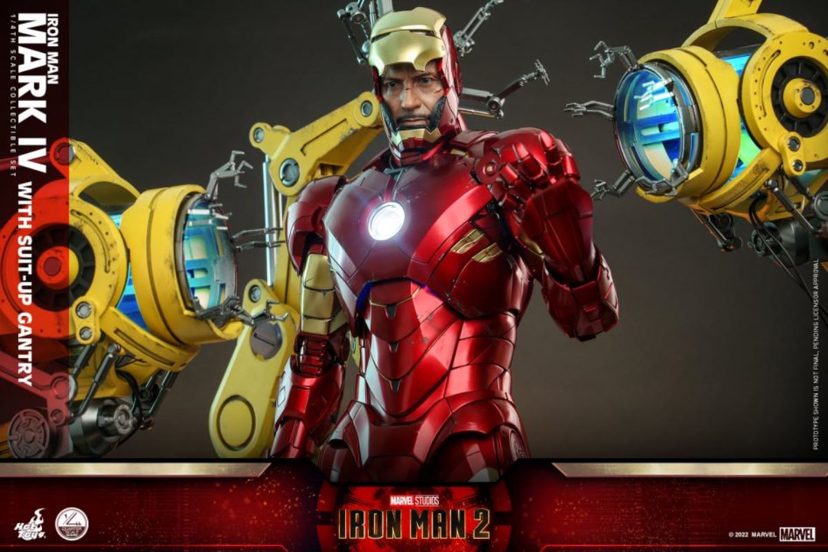 Iron Man Mark IV with Suit-Up Gantry Collectible Set