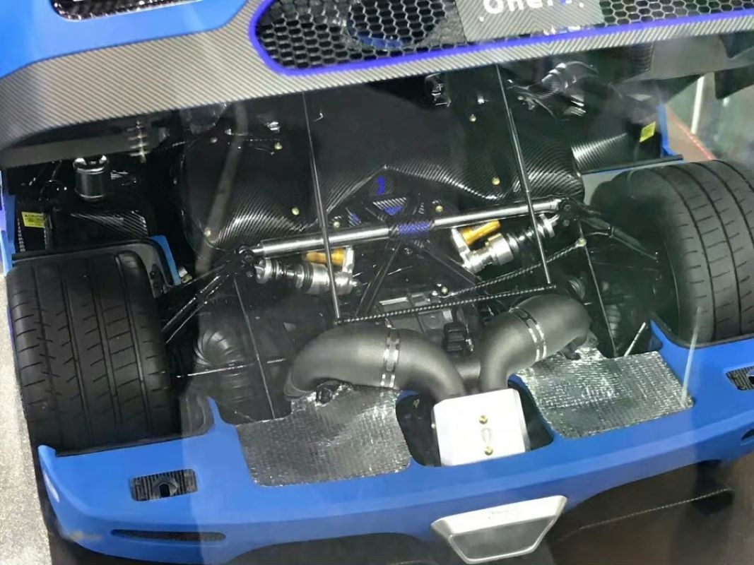 Koenigsegg one1 engine (local gold special edition) 1/6