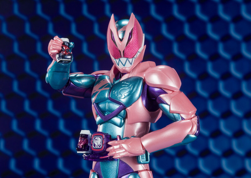 SHFiguarts Kamen Rider EVIL Bat / Jackal Genome