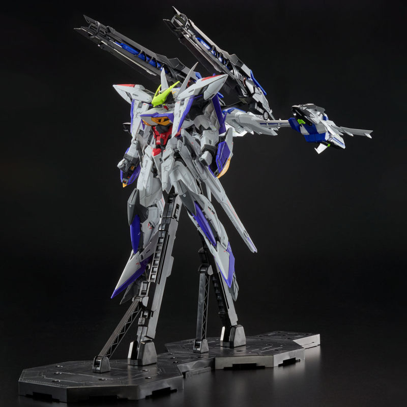 MG 1/100 Eclipse Gundam with Raijin equipment & Striker Pack