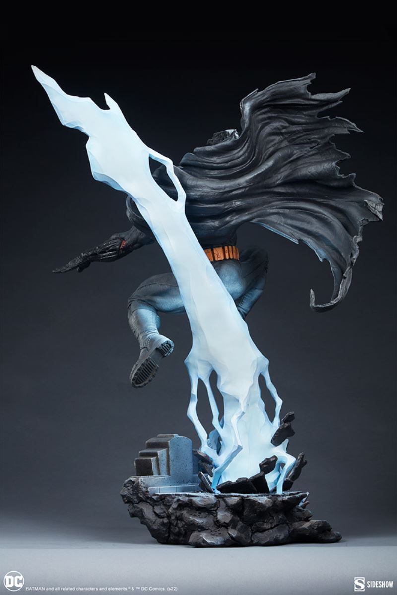 DC Comics - Batman: The Dark Knight Returns