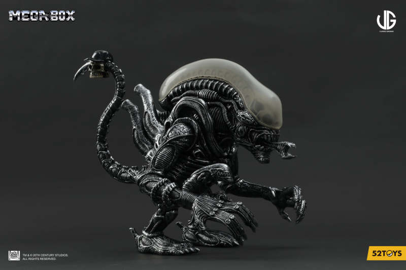 Alien vinyl toy