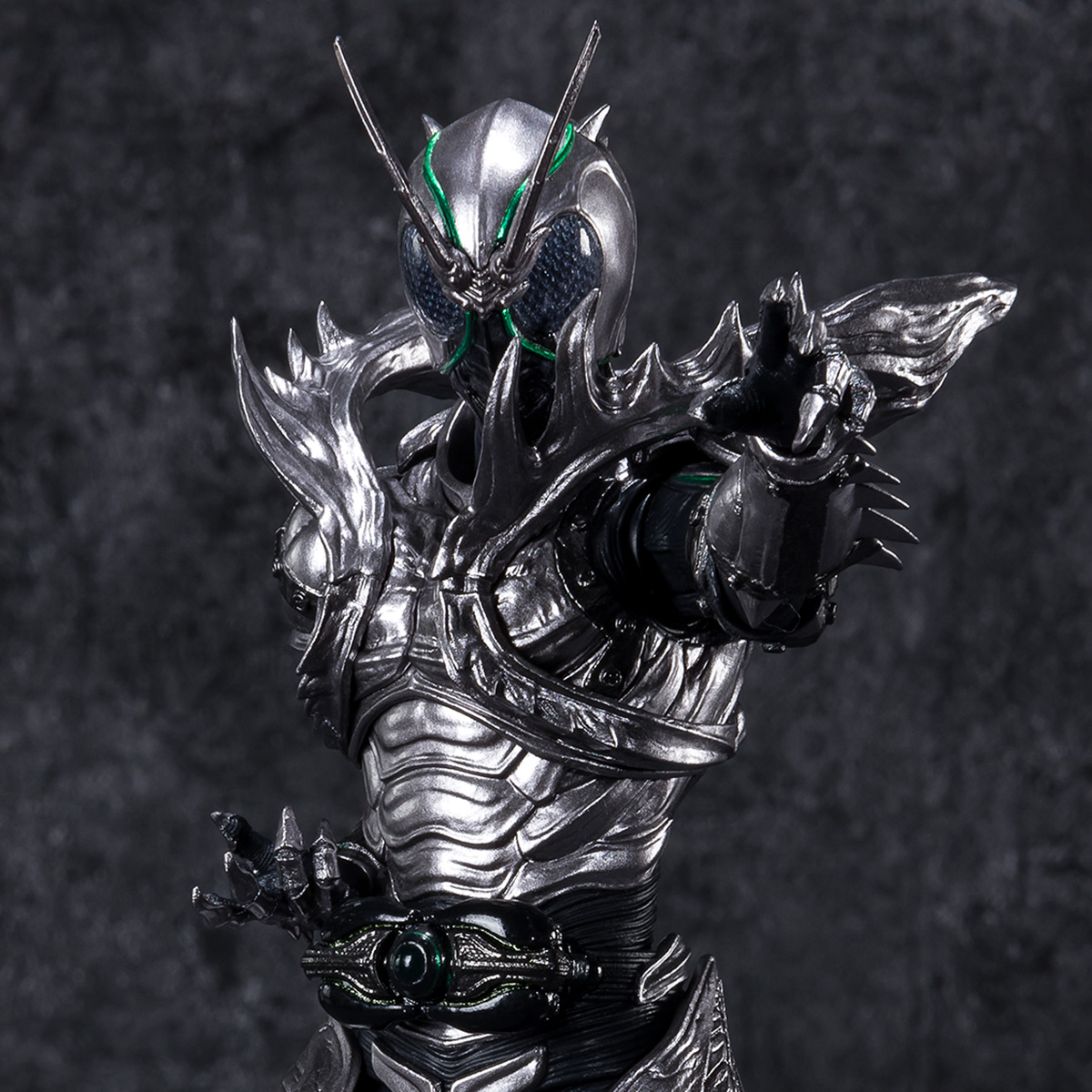 SHFiguarts Kamen Rider Shadowmoon