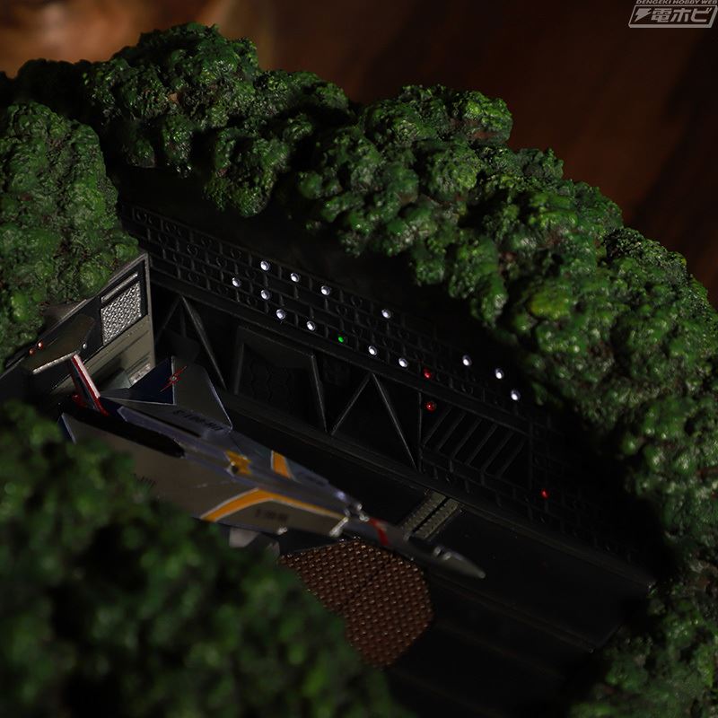 Premium Light-up & Sound Diorama Ultra Seven Earth Defense Force Far East Base Gate 4