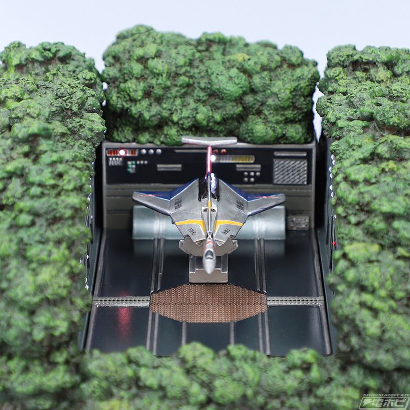 Premium Light-up & Sound Diorama Ultra Seven Earth Defense Force Far East Base Gate 4