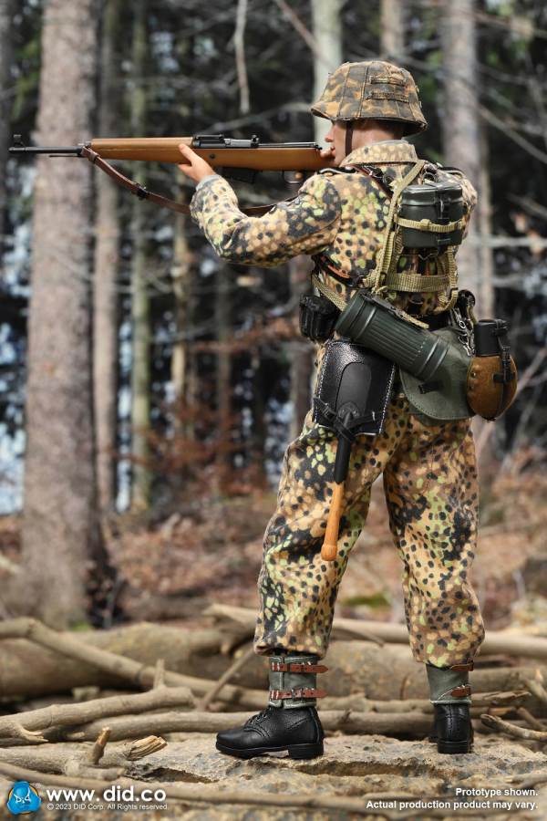 World War II German 12th Armored Division G43 rifle shooter - Leo 1/6