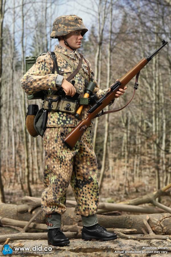World War II German 12th Armored Division G43 rifle shooter - Leo 1/6