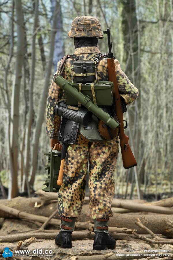 World War II German 12th Armored Division G43 rifle shooter - Leo 1/6