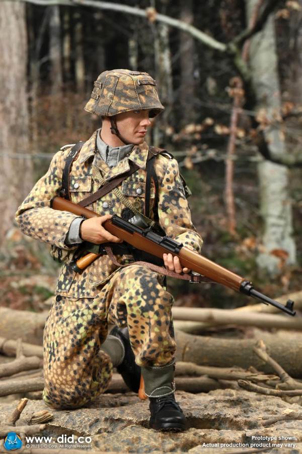 World War II German 12th Armored Division G43 rifle shooter - Leo 1/6