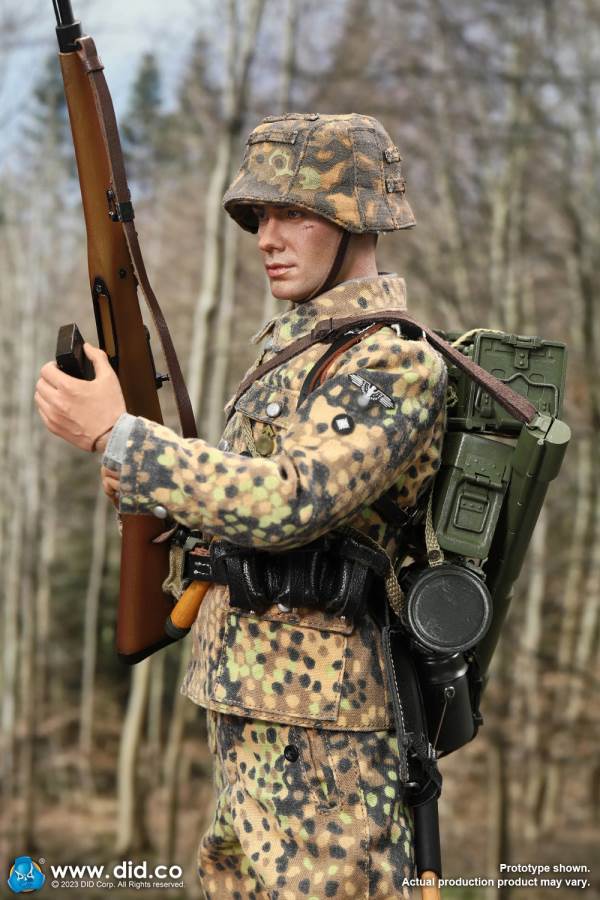 World War II German 12th Armored Division G43 rifle shooter - Leo 1/6