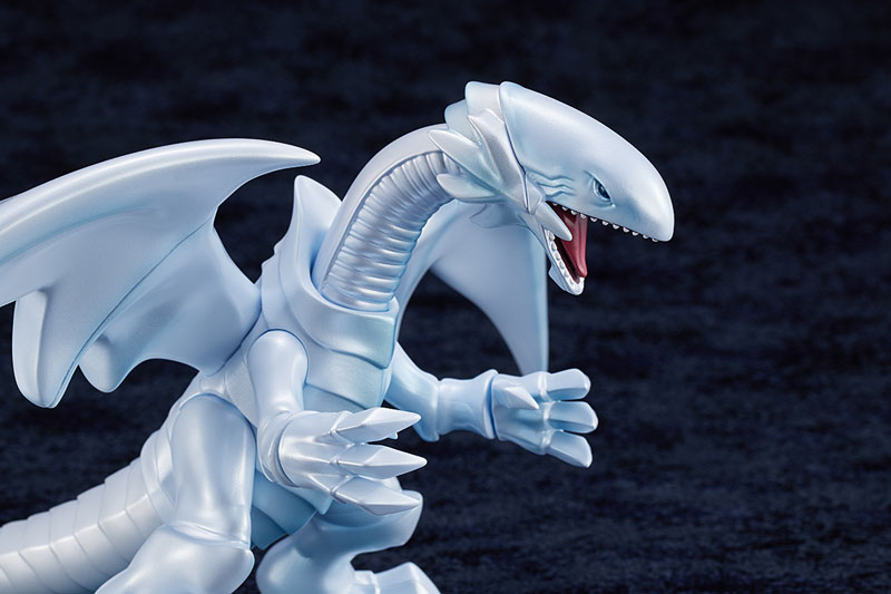 Yu-Gi-Oh! Duel Monsters Blue-Eyes White Dragon