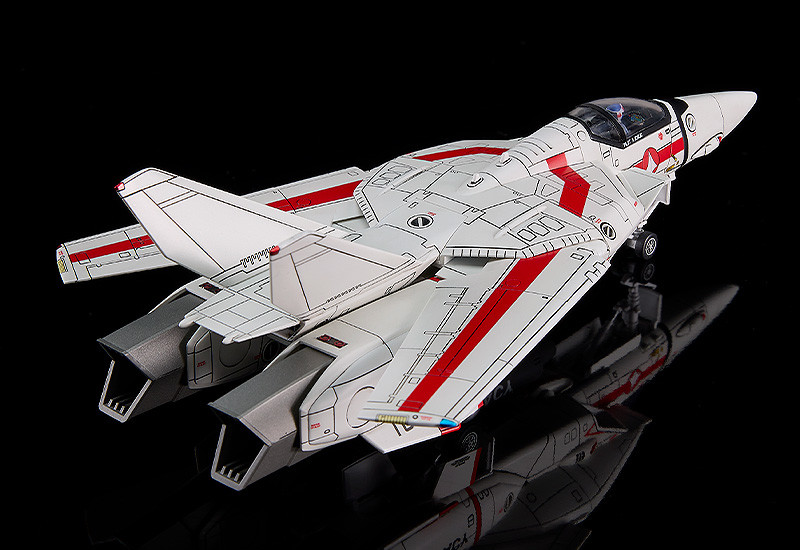 PLAMAX PX06 1/72 VF-1J Fighter Valkyrie Vermilion Platoon (Ichijo Teruuki)