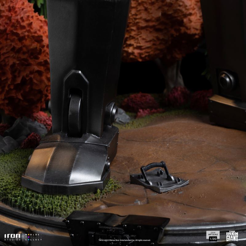 IRON GIANT & HOGARTH HUGHES