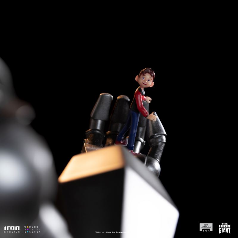 IRON GIANT & HOGARTH HUGHES