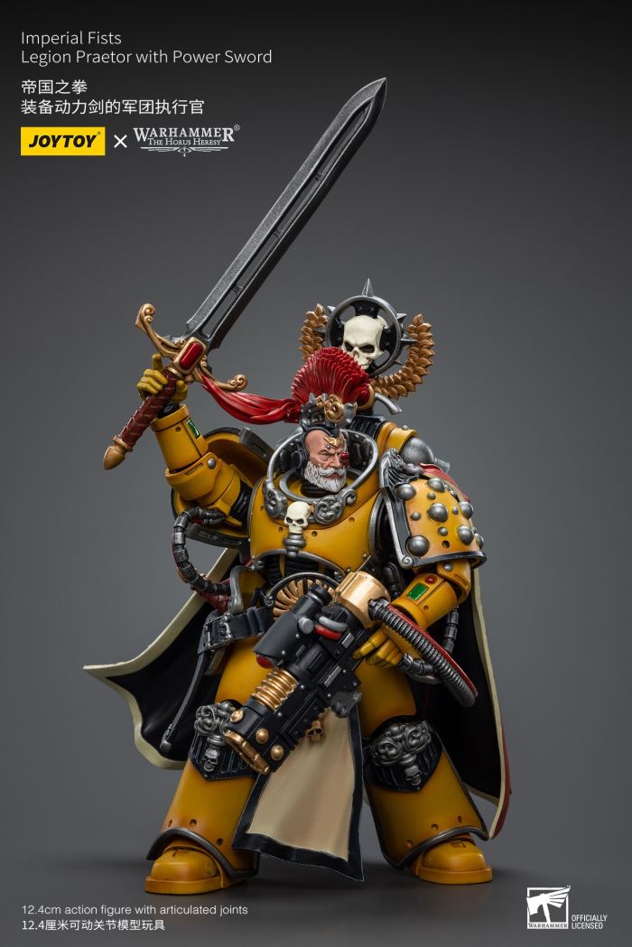 Imperial Fists Fafnir Lane/Legion Executor equipped with a power sword 1/18