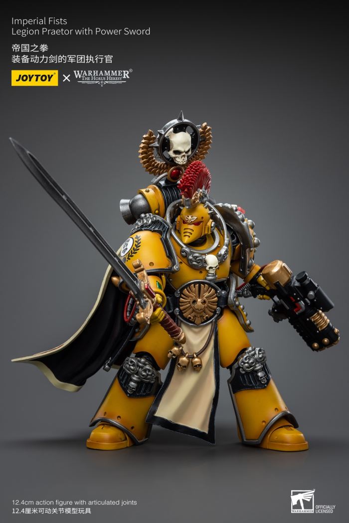 Imperial Fists Fafnir Lane/Legion Executor equipped with a power sword 1/18